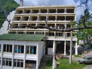 Zadnja strana razrušenog hotela